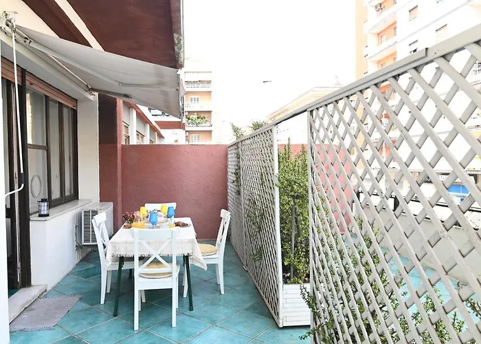 Izzhome Holiday Terrace