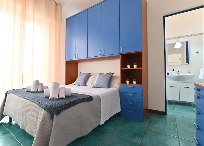 Izzhome Holiday Terrace